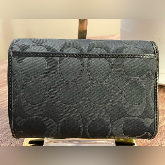 COACH - EUC snap/zippered wallet, charcoal grey monogram w/patent leather trim! - Picture 2 of 8